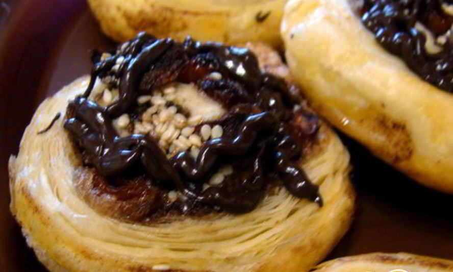 Рецепт рулетики слоеные с сухофруктаи и шоколадом