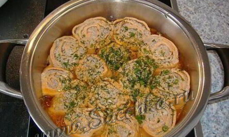 Рецепт рулетики в подливе