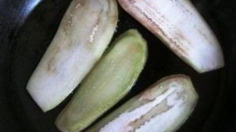 рулеты из баклажанов с помидорами