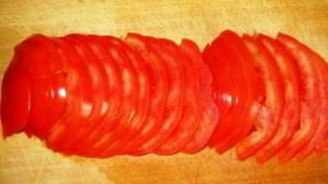 рулеты из баклажанов с помидорами