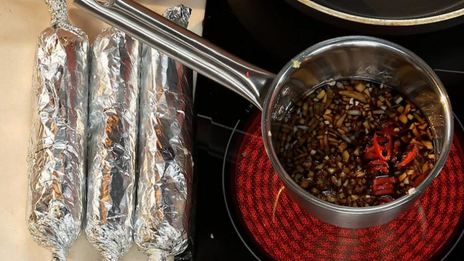 рулеты из свинины с укропным пюре