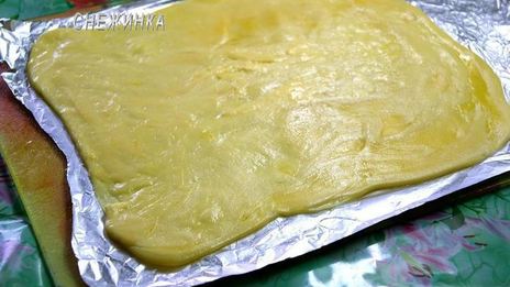 сырный рулет с курицей, фисташками и черносливом