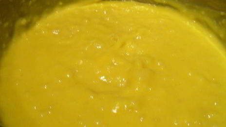 воздушный рулет с рикоттой, козьим сыром, вялеными томатами и базиликом