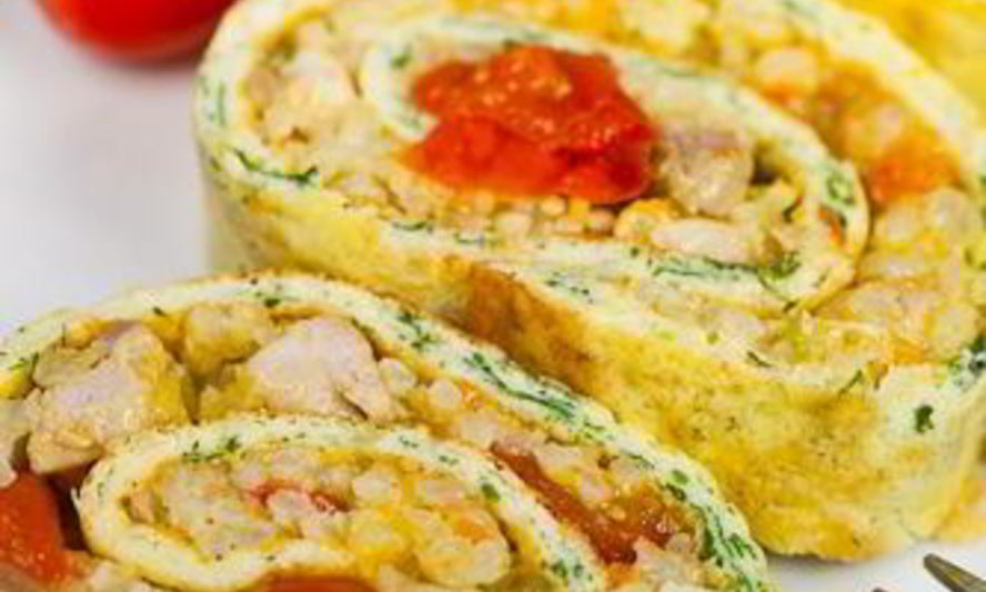 Рецепт яичный рулет с курицей и рисом
