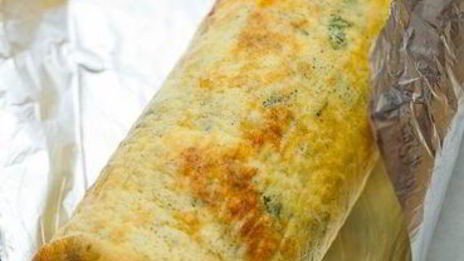 яичный рулет с курицей и рисом