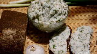 Сало с чесноком через мясорубку