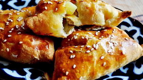 самса из слоеного теста с картошкой