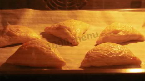 самса с фаршем из слоеного теста