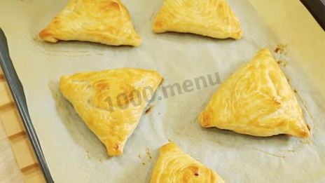 самса с фаршем из слоеного теста