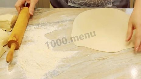 самса с фаршем из слоеного теста