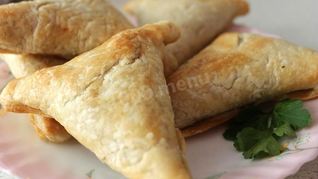 Самса с сыром из слоеного теста