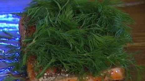 семга, маринованная в джине с можжевельником