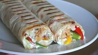 Шаурма с курицей в лаваше