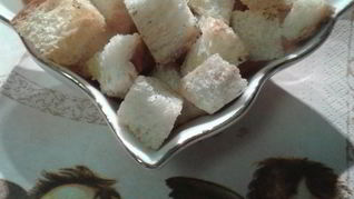 Чесночные сухарики