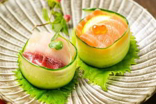 Суши с огурцом