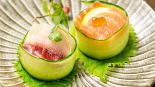 Суши с огурцом