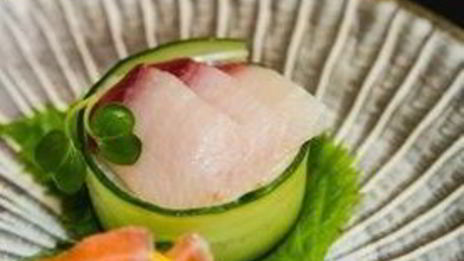 суши с огурцом