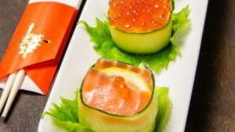 суши с огурцом