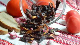 Вяленое куриное мясо в сушилке