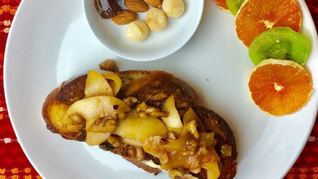 Французские жареные сэндвичи с сыром Филадельфия и зелеными яблоками