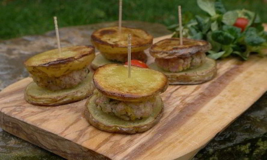 Рецепт картофельные мини-сэндвичи с котлеткой из ягнятины