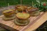 Картофельные мини-сэндвичи с котлеткой из ягнятины