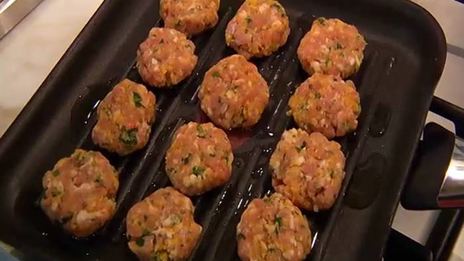 картофельные мини-сэндвичи с котлеткой из ягнятины