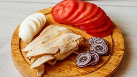 клаб-сэндвич с курицей и беконом