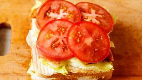 клаб-сэндвич с курицей и беконом