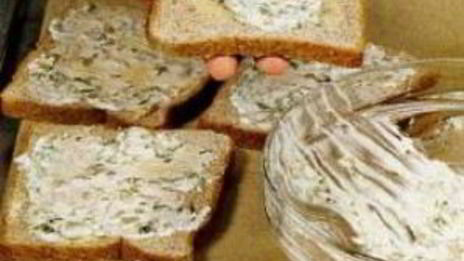 куриный сэндвич с кресс-салатом