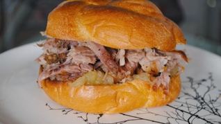 Шотландский сэндвич с запеченной свининой