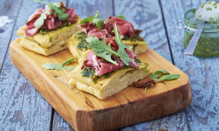 Рецепт сэндвич из домашней фокаччи с ветчиной