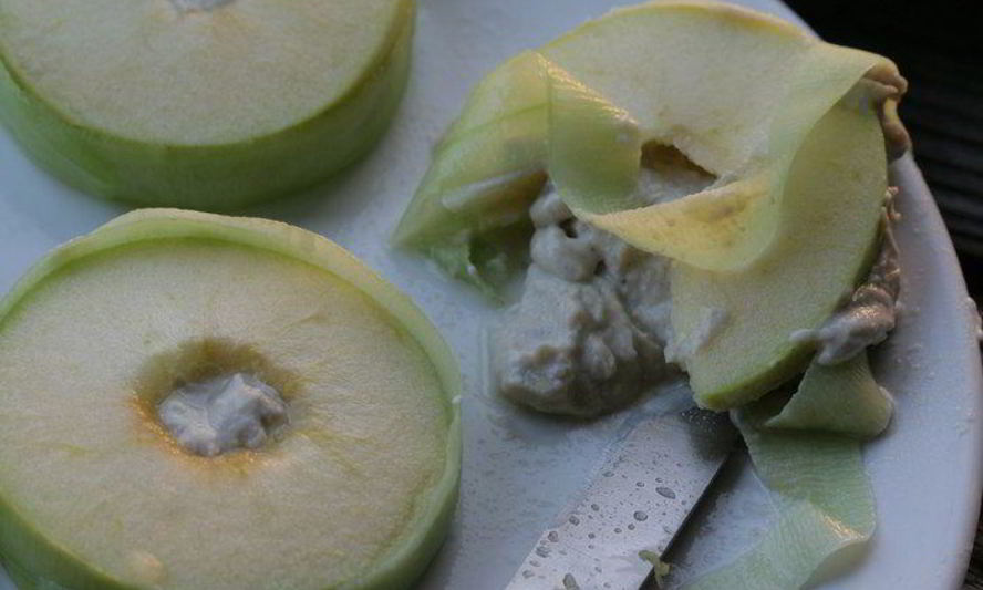 Рецепт сэндвич из яблока с сельдью по-кончаловски