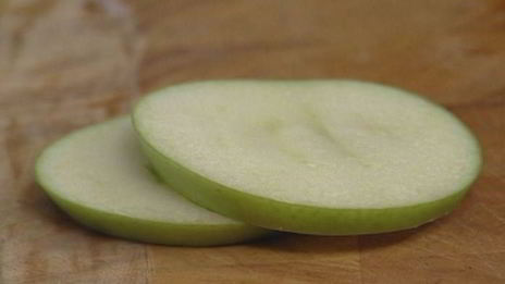 сэндвич из яблока с сельдью по-кончаловски