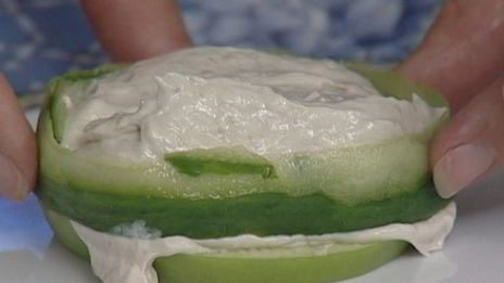 сэндвич из яблока с сельдью по-кончаловски