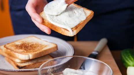 сэндвич с беконом и сыром