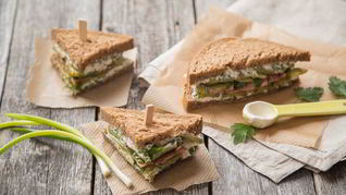 Сэндвич с фетой и беконом