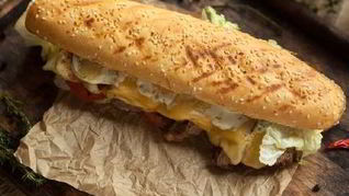 Сэндвич с говядиной и томатной сальсой