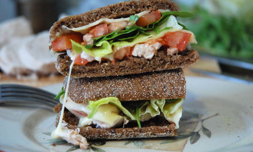 Рецепт сэндвич с индейкой, сыром и рукколой