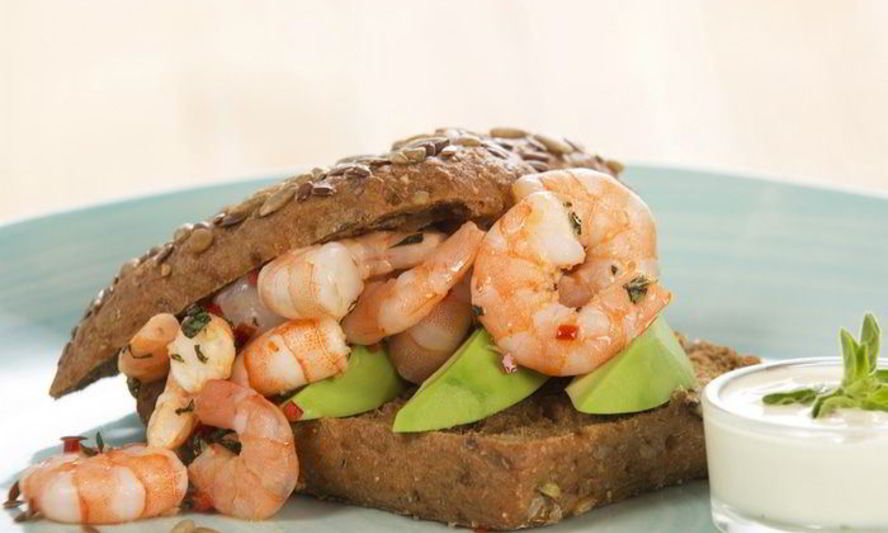 Рецепт сэндвич с креветками и авокадо