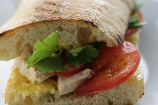 Сэндвич с курицей и домашним майонезом