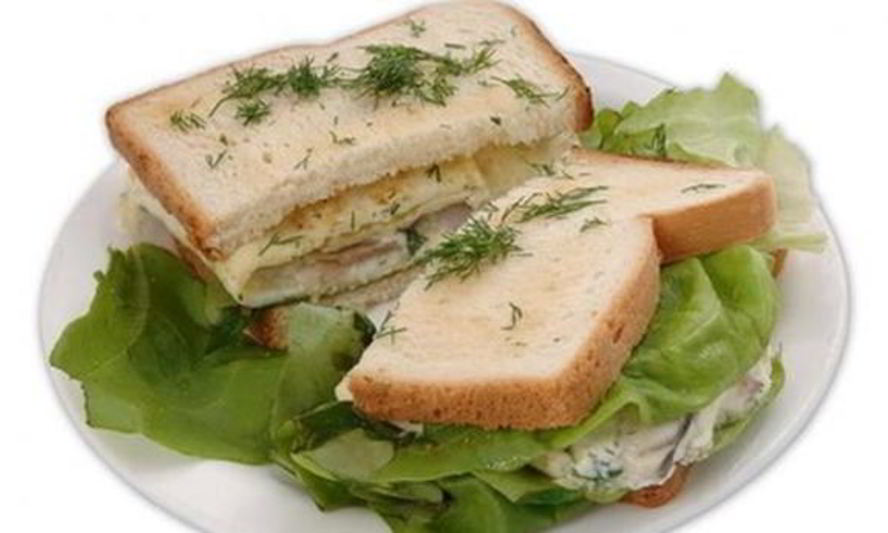 Рецепт сэндвич с омлетом из норвежской сельди