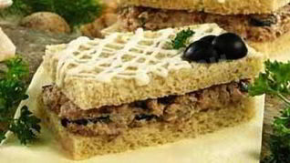 Сэндвич с пастой из сардин и сыра