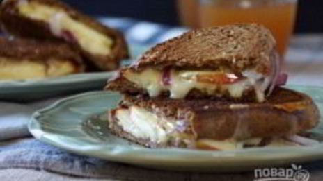 сэндвич с сыром, яблоком и луком