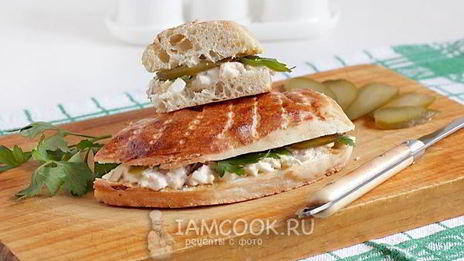 сэндвич с тунцом