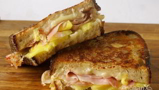 Сэндвич с ветчиной и ананасами