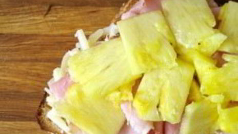 сэндвич с ветчиной и ананасами