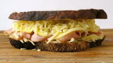 сэндвич с ветчиной и ананасами