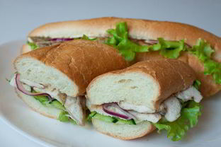 Сэндвичи с курицей и маринованным цуккини