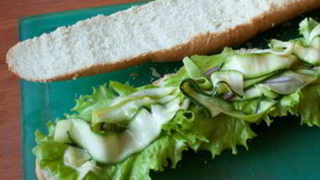 сэндвичи с курицей и маринованным цуккини